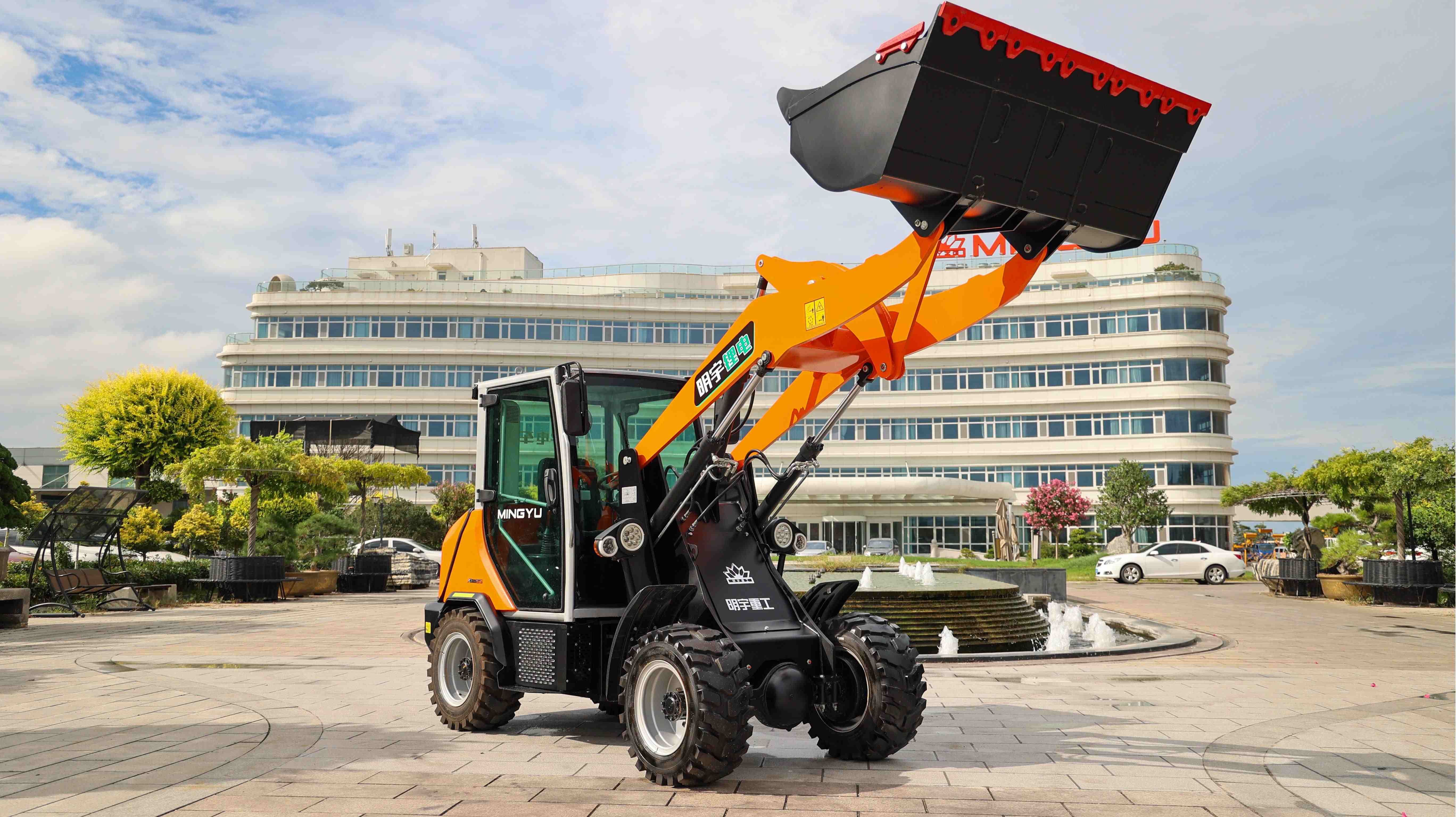 Can Compact Loaders Lift Pallets?