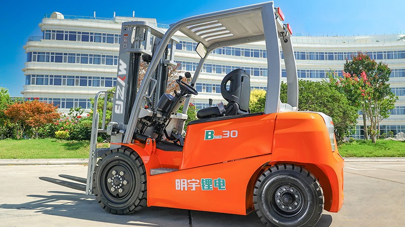 How much torent/lease a forklift monthly?