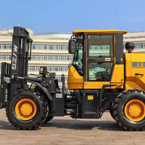 Skid steer vs. Compact track loader: Which has lower maintenance?