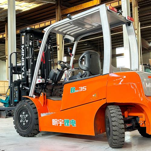 На какую высоту может поднять груз вилочный погрузчик?