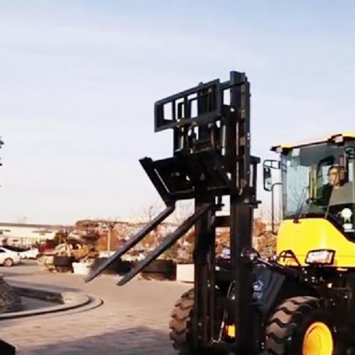 Кто производит вилочные погрузчики повышенной проходимости?