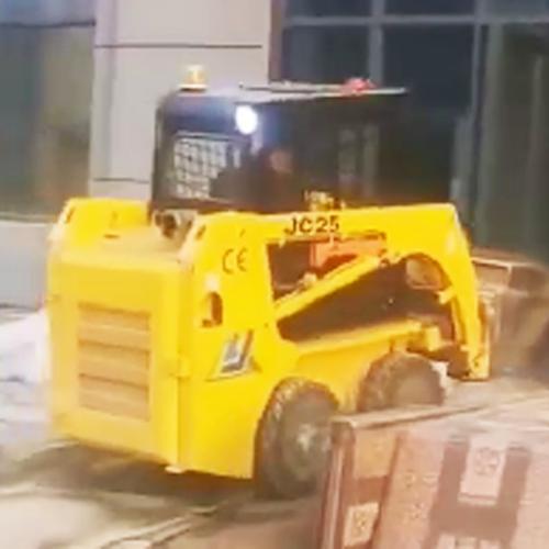 Сколько стоит новый погрузчик с бортовым поворотом?