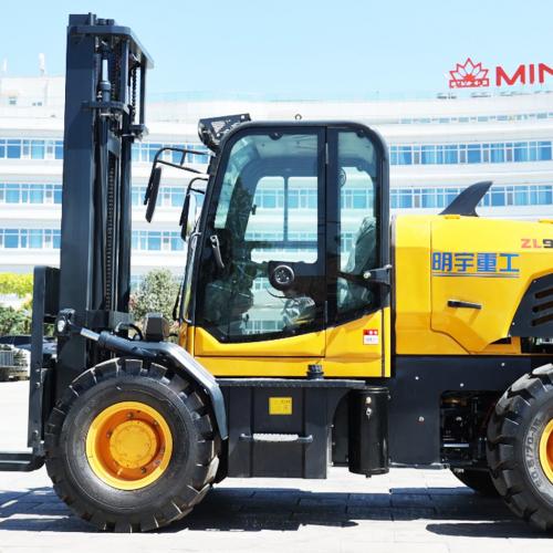 В чем разница между внедорожным вилочным погрузчиком и стандартным вилочным погрузчиком?