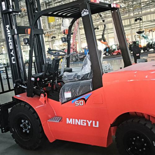 Как управлять дизельным погрузчиком?