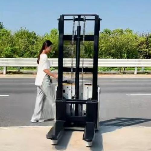 Сколько стоит полуэлектрический и полностью электрический штабелер?