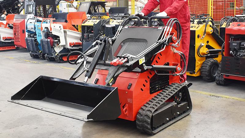 Каковы основные преимущества погрузчика skid steer по сравнению с компактным погрузчиком путей (CTL)?
