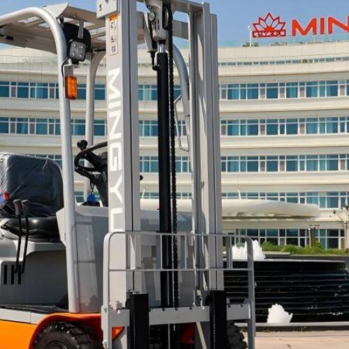 Сколько стоит новый вилочный погрузчик?