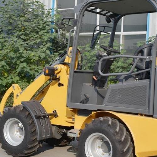 Какие особенности определяют европейскую стандартную кабину оператора для колесных погрузчиков?