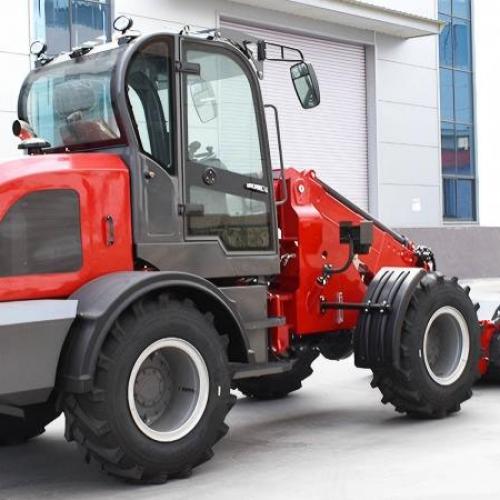 Какие основные проверки безопасности должны проводиться ежедневно перед работой телескопического погрузчика?