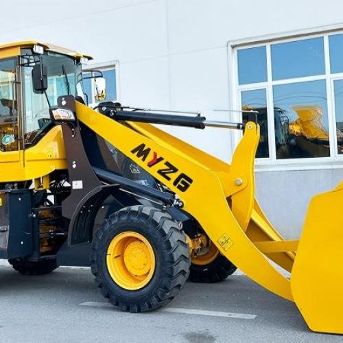 Каков график планового технического обслуживания для колесного погрузчика?