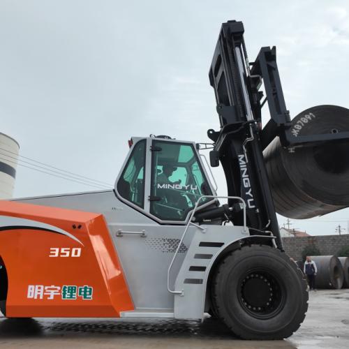 Эталон электрической тяжелой техники для сталелитейных заводов: 35-тонный электрический вилочный погрузчик Mingyu повышает эффективность операций с металлопрокатом.