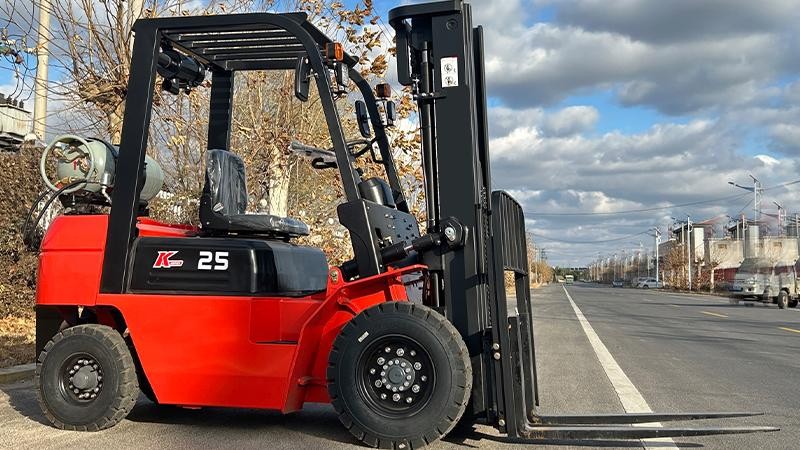 Тяжелый вилочный погрузчик CPY25 грузоподъемностью 2500 кг с бензиновым/СУГ двигателем Тяжелый вилочный погрузчик CPY25 грузоподъемностью 2500 кг с бензиновым/СУГ двигателем