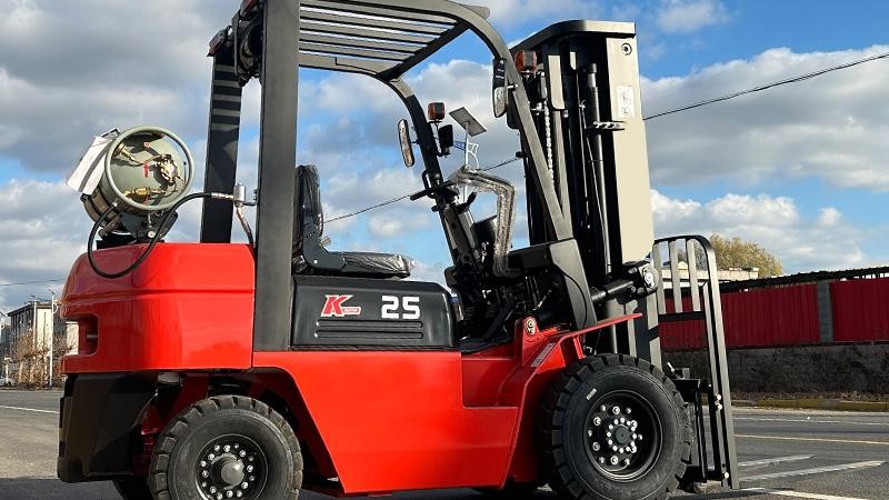 Тяжелый вилочный погрузчик CPY25 грузоподъемностью 2500 кг с бензиновым/СУГ двигателем Тяжелый вилочный погрузчик CPY25 грузоподъемностью 2500 кг с бензиновым/СУГ двигателем