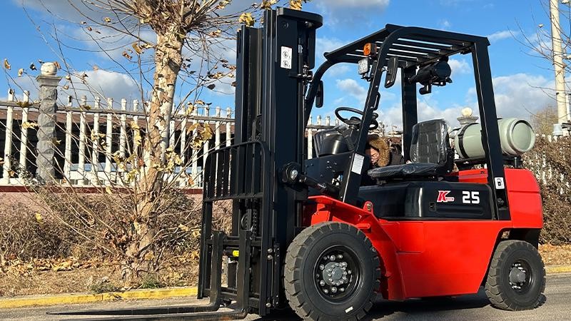 Тяжелый вилочный погрузчик CPY25 грузоподъемностью 2500 кг с бензиновым/СУГ двигателем Тяжелый вилочный погрузчик CPY25 грузоподъемностью 2500 кг с бензиновым/СУГ двигателем