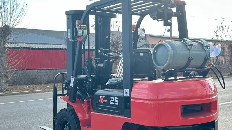 Тяжелый вилочный погрузчик CPY25 грузоподъемностью 2500 кг с бензиновым/СУГ двигателем Тяжелый вилочный погрузчик CPY25 грузоподъемностью 2500 кг с бензиновым/СУГ двигателем