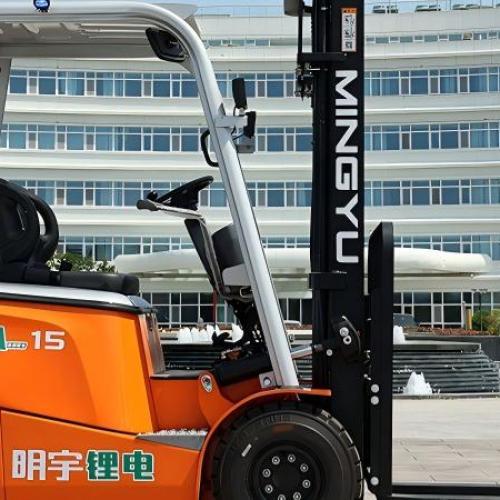 Литиевый электропогрузчик ZGFORKLIFT / MYZG CPD15 грузоподъемностью 1,5 тонны